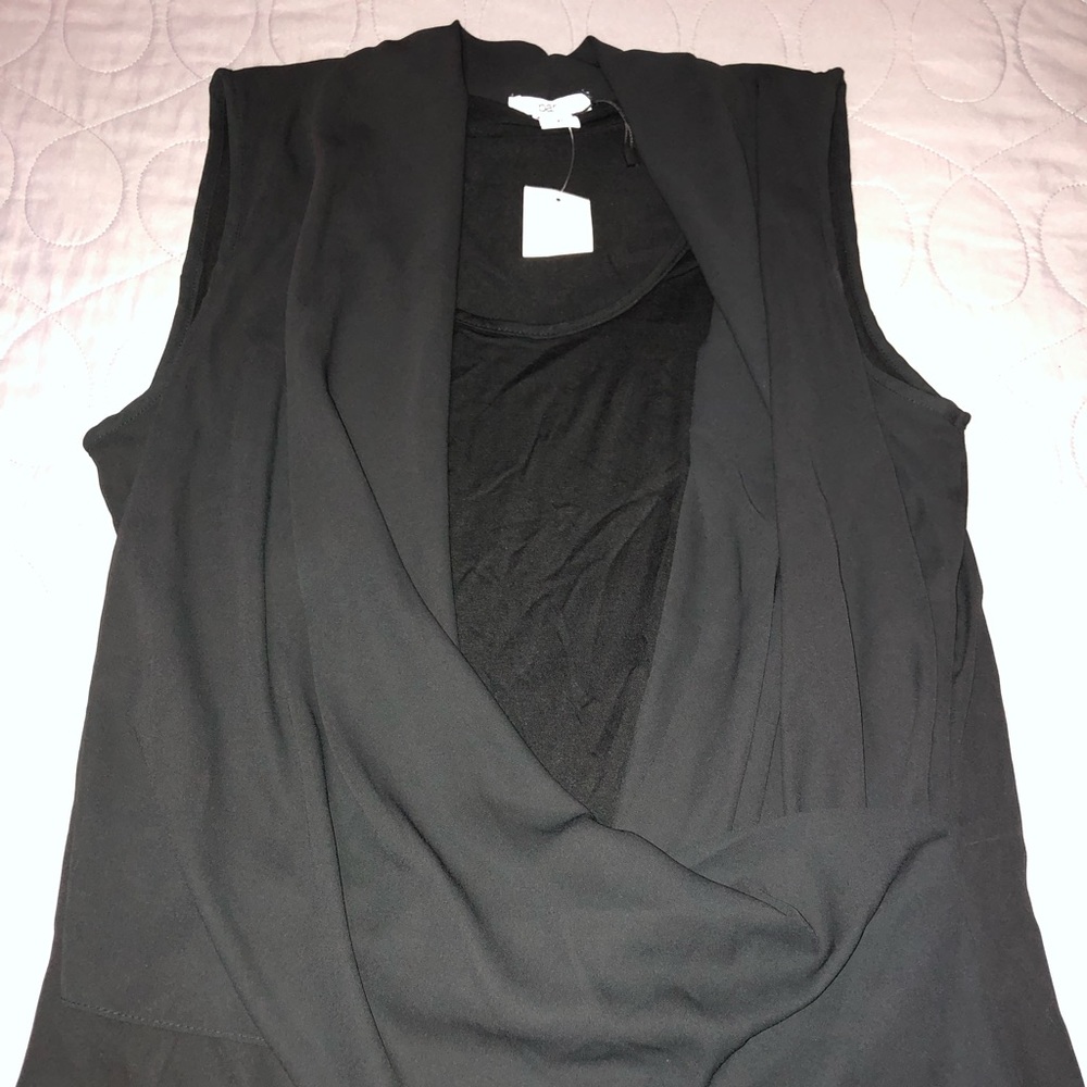 Black sleevless top